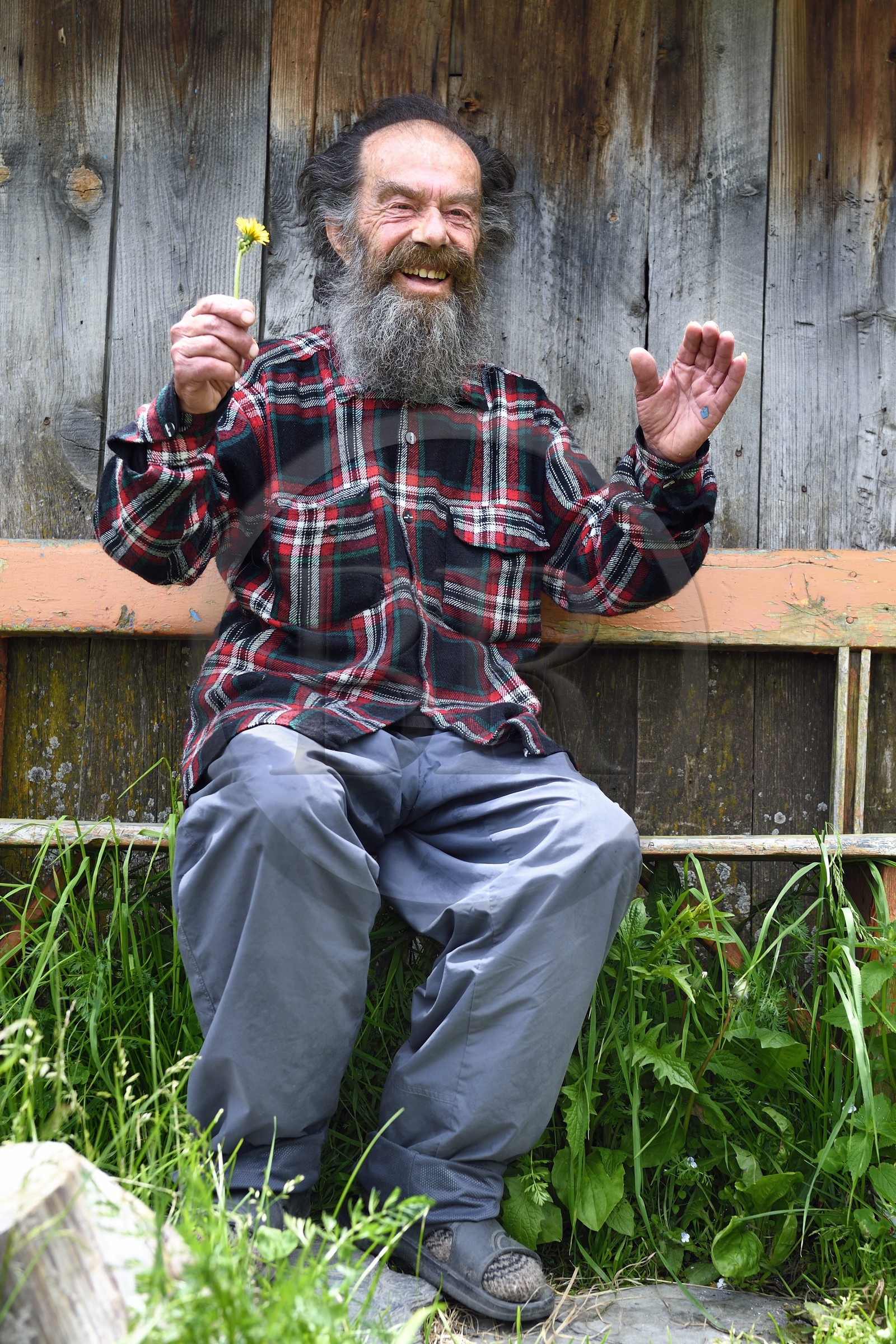 Géorgie, Haute Svanétie (Zemo Svaneti), village de Ushguli (Ouchgouli), classé Patrimoine Mondial de l'UNESCO, le poète et artiste peintre Sridon Nijardzé Géorgie, Haute Svanétie (Zemo Svaneti), village de Ushguli (Ouchgouli), classé Patrimoine Mondial de l'UNESCO, le poète et artiste peintre Sridon Nijardzé