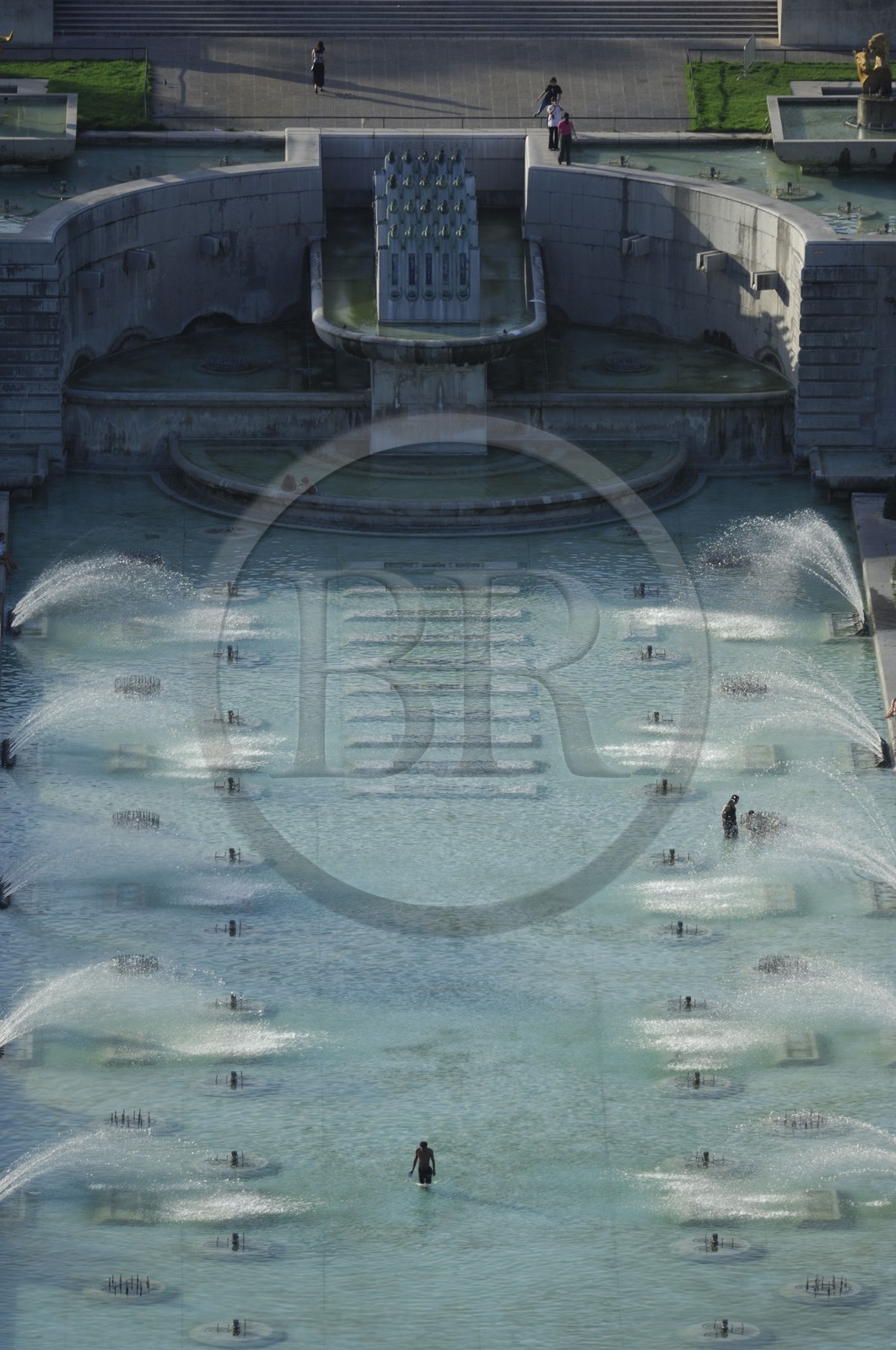 France, Paris (75), le bassin des jardins du Trocadéro