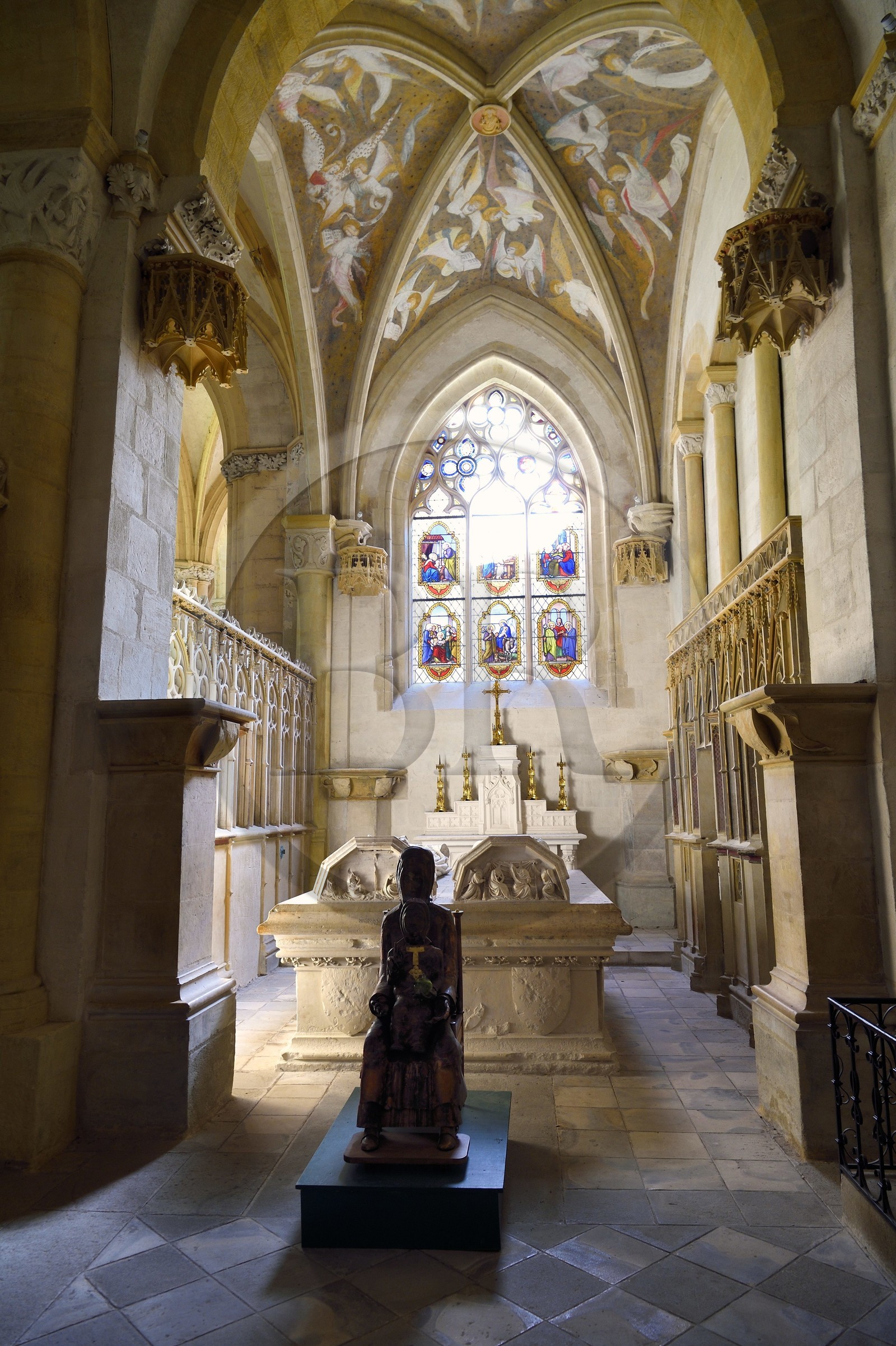 France, Allier (03), ancienne province du Bourbonnais, Souvigny, l'église prieurale clunisienne Saint-Pierre-et-Saint-Paul, nécropole ducale des Ducs de Bourbon, gisants de Louis II de Bourbon et Anne d'Auvergne dans la Chapelle vieille (XVe siècle) France, Allier (03), ancienne province du Bourbonnais, Souvigny, l'église prieurale clunisienne Saint-Pierre-et-Saint-Paul, nécropole ducale des Ducs de Bourbon, gisants de Louis II de Bourbon et Anne d'Auvergne dans la Chapelle vieille (XVe siècle)