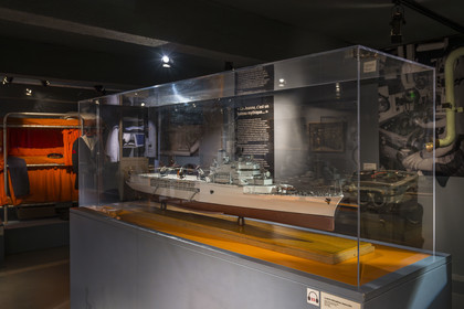 France, Finistère (29), Brest, le musée national de la Marine dans le château, maquette du croiseur porte-hélicoptères La Jeanne d'Arc