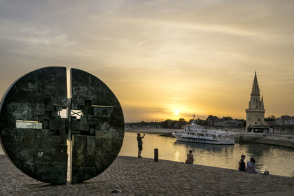 France, Charente Maritime, La Rochelle, the Old Port entrance, the tour de la Lanterne, sculpture by François Canté-Pacos in homage to Michel Crépeau