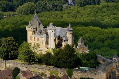 France, Dordogne (24), Périgord Noir, vallée de la Dordogne, Vitrac, chateau de Montfort (vue aérienne)