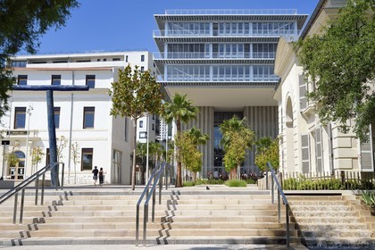 France, Var, Toulon, quartier Chalucet, the Chalucet media library left and the House of Creativity housing the Camondo Méditerranée School (Interior Architecture and Design) in the Jardin Alexandre 1er
