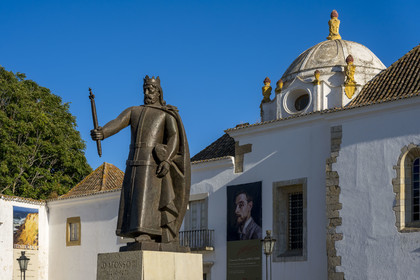 Portugal, Algarve, Faro, the old town, Afonso III statue in front of the Faro Municipal Museum in the former Nossa Senhora da Assuncao convent