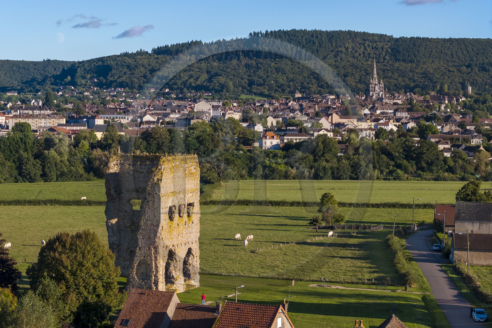 France, Saône-et-Loire (71), Autun, le temple gallo-romain dit de Janus dont la première construction remonte à l’époque gauloise au IIIe siècle av. JC (vue aérienne)