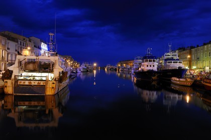 France, Hérault (34), Sète, canal Royal, chalutiers sur le quai du Général Durand