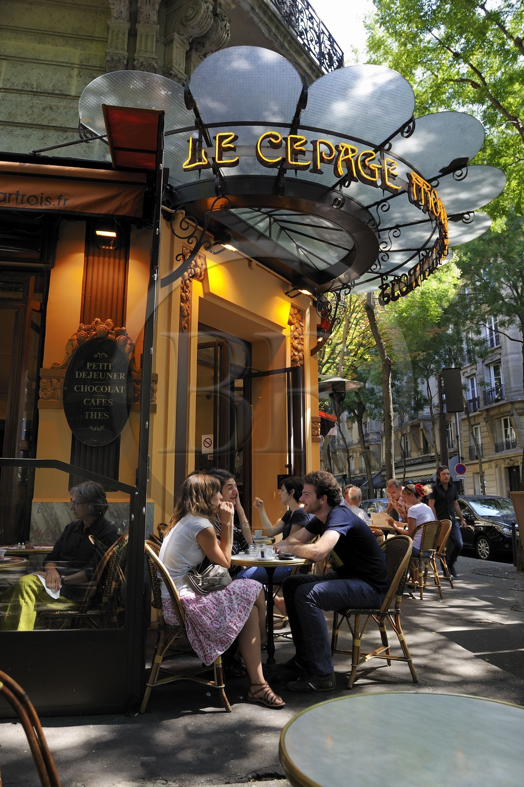 France, Paris (75), la brasserie Le Cepage Montmartrois dans la rue Caulaincourt