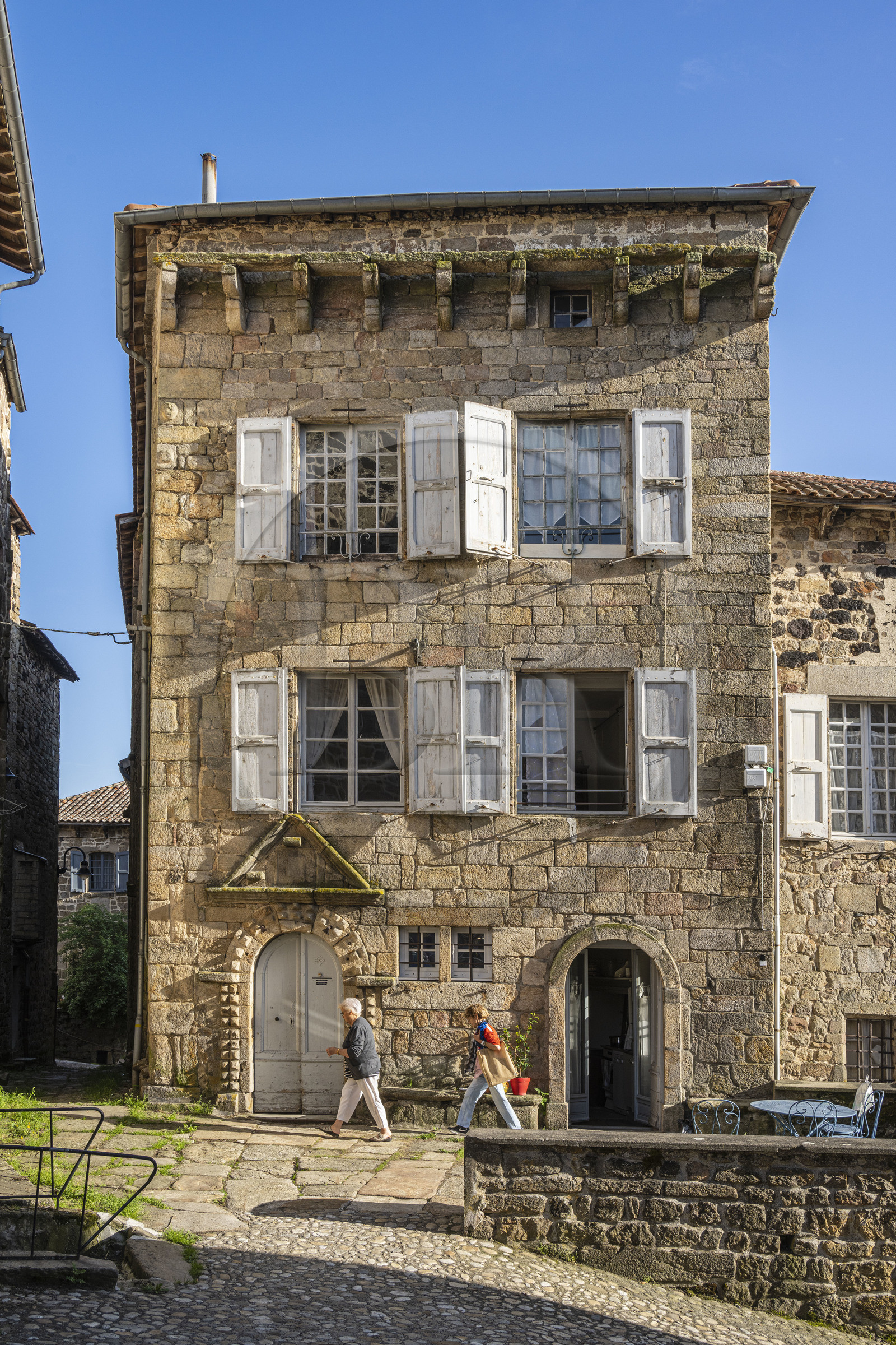 France, Haute-Loire (43), Pradelles, labellisé Les Plus Beaux Villages de France, village sur le chemin de Stevenson (GR 70), Hotel particulier de la famille Ribains de style  Renaissance espagnole