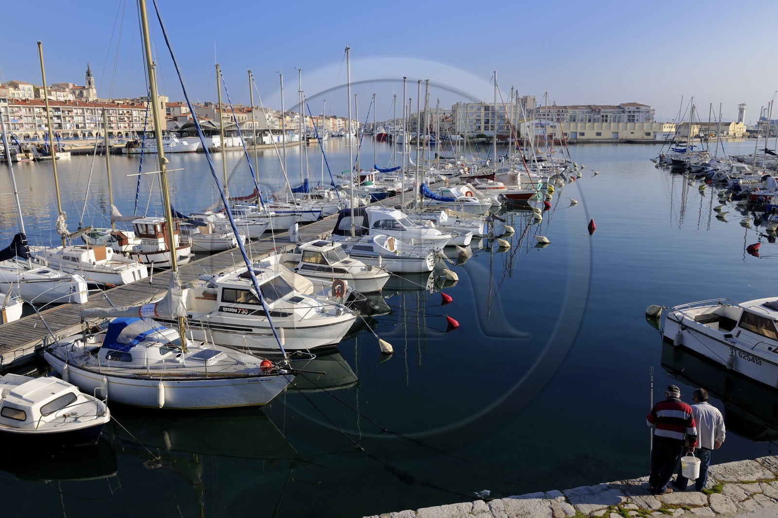 France, Hérault (34), Sète, France, Hérault (34), Sète, l’église décanale Saint-Louis dominant le canal royal et le port depuis le Môle Saint-Louis