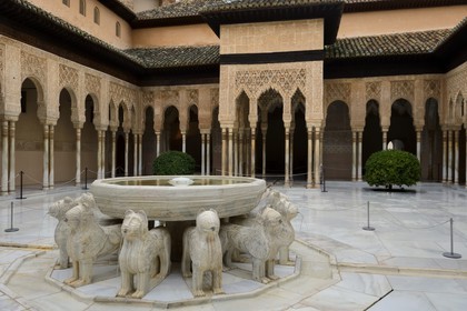 Spain, Andalusia, Granada, Alhambra Nasrid Palace, listed as World Heritage by UNESCO, Palace of the Lions patio (Patio de los Leones)
