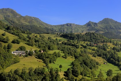 France, Cantal, Monts du Cantal, Parc Naturel Regional des Volcans d' Auvergne (Regional Nature Park of the Volcanoes of Auvergne), the Vallee de la Jordanne (Jordanne Valley) towards Mandaille-Saint-Julien