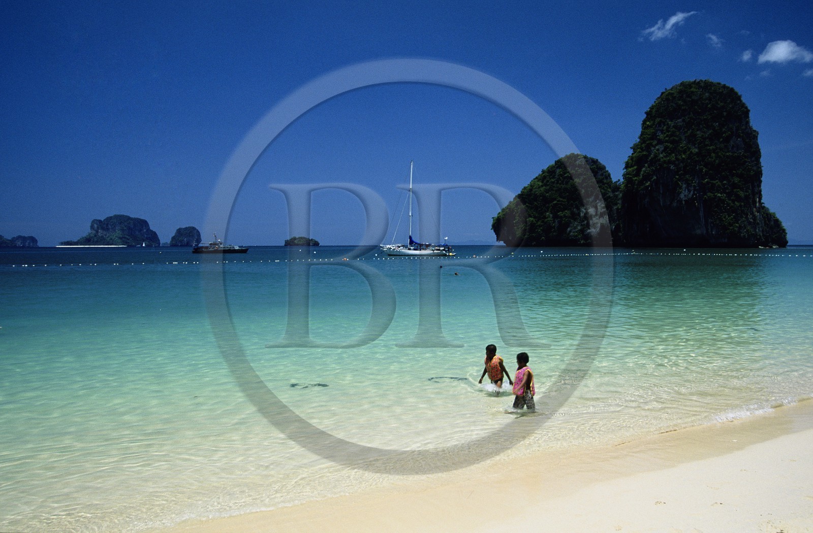 Thaïlande, province de Krabi, la plage Hat Tham Phra Nang