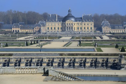 France, Seine et Marne, Maincy, Chateau de Vaux le Vicomte, southern facade of the castle and the A la Francaise gardens created by Le Notre