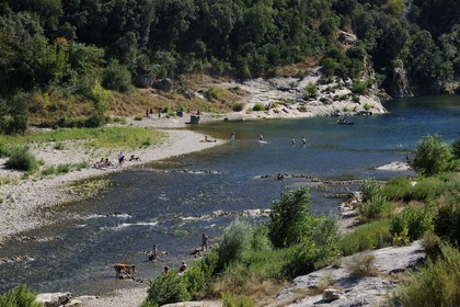 France, Gard (30), région du Pays d'Uzège, la rivière Gardon à Collias