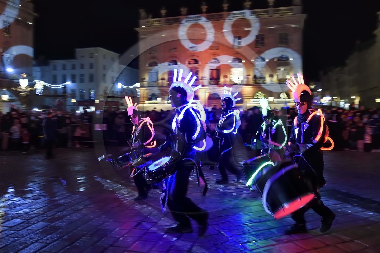 France, Meurthe-et-Moselle (54), Nancy, place Stanislas, le défilé de la Saint-Nicolas, Flash drum de la compagnie La Timba del Mundo