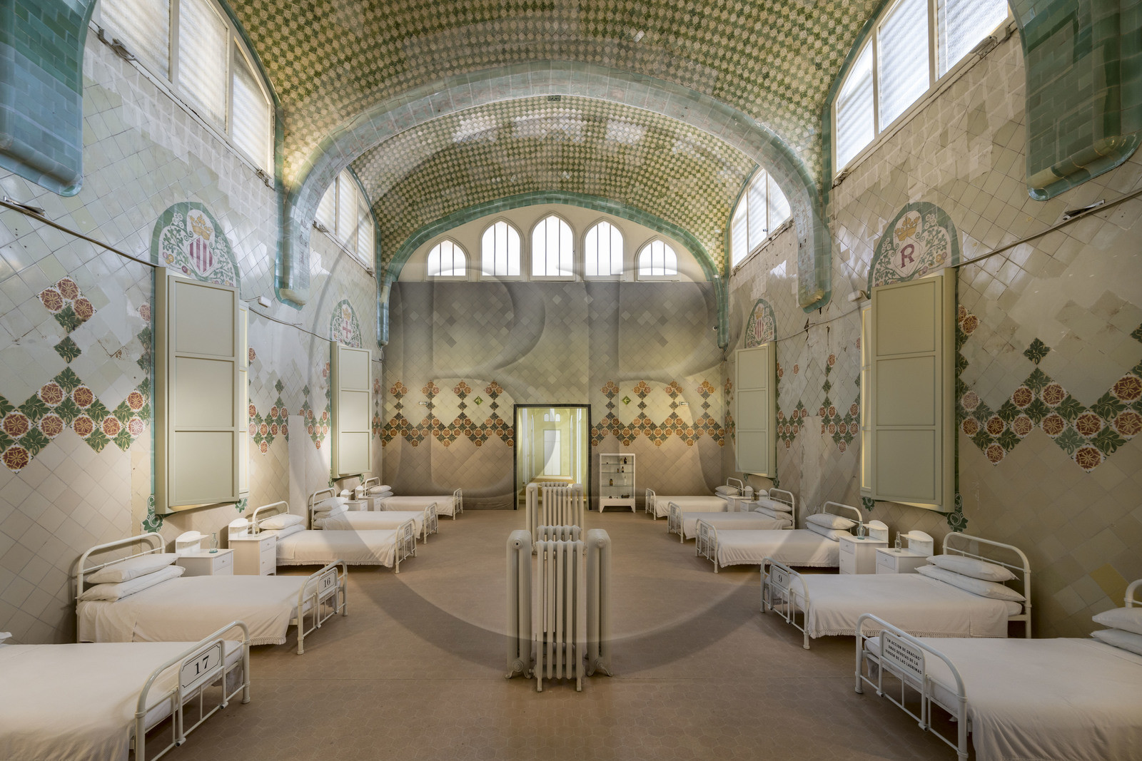 Espagne, Catalogne, Barcelone, quartier d'El Guinardo, ancien Hospital de la Santa Creu i de Sant Pau classé Patrimoine Mondial de l'UNESCO, de style moderniste par l'architecte Domenech i Montaner, aujourd'hui un musée et un centre culturel, le pavillon Saint Raphaêl (Sant Rafael) qui accueillait les malades de l'appareil digestif