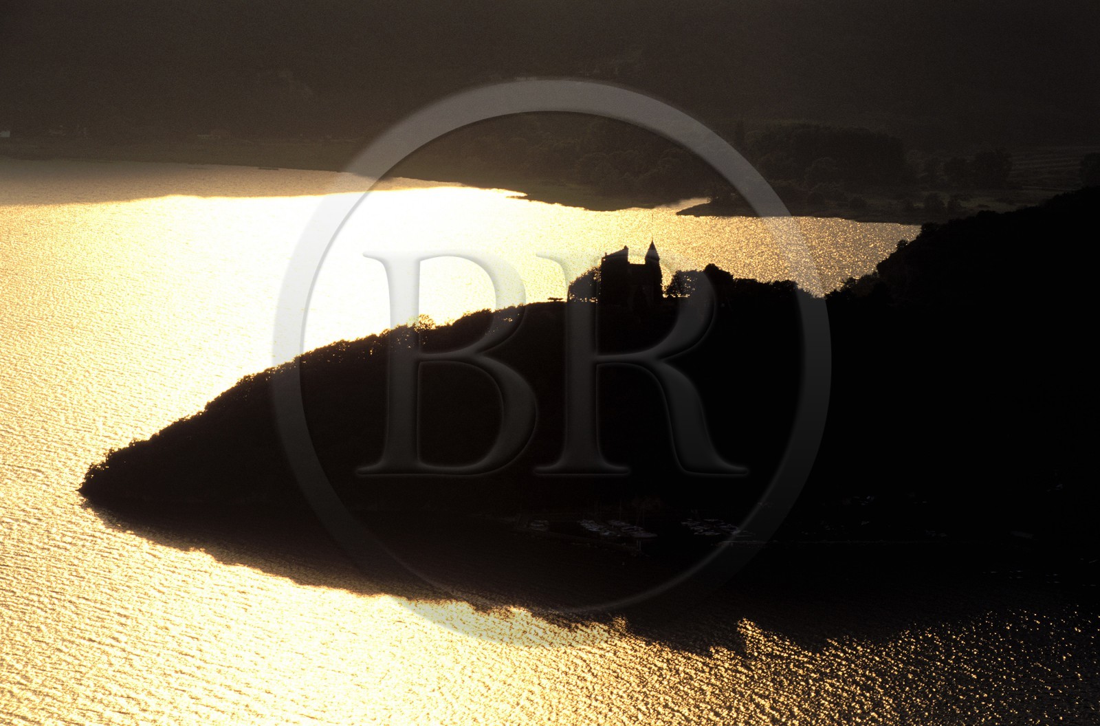 France, Savoie (73), lac du Bourget au coucher de soleil, château de Châtillon