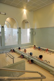 France, Vosges (88), Station thermale de Bains-les-Bains, bain de boue dans les thermes