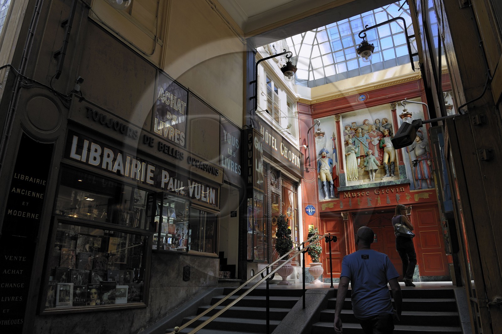 France, Paris (75), Passage Jouffroy avec le musée Grévin, l'hotel Chopin et la Librairie Paul Vulin
