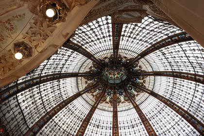 France, Paris (75), le grand magasin des Galeries Lafayette situé boulevard Haussmann, la verrière du dôme