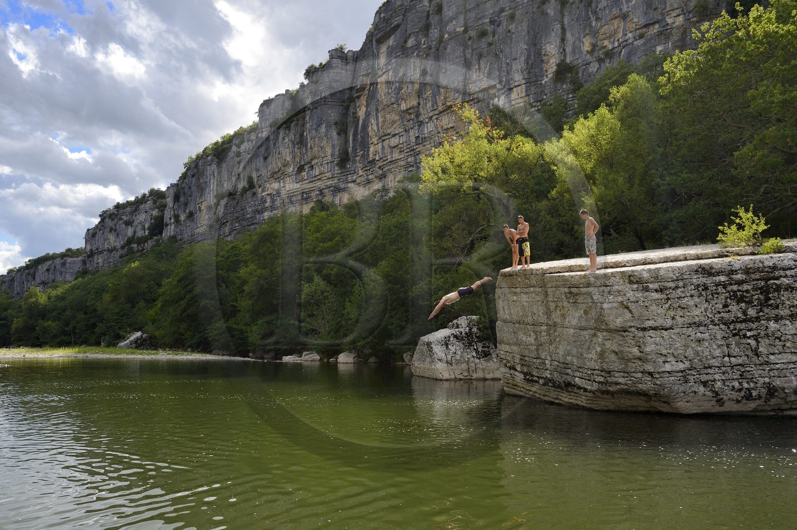 France, Ardèche (07), Ruoms, la rivière Ardèche dans les défilés de Ruoms à Pradons