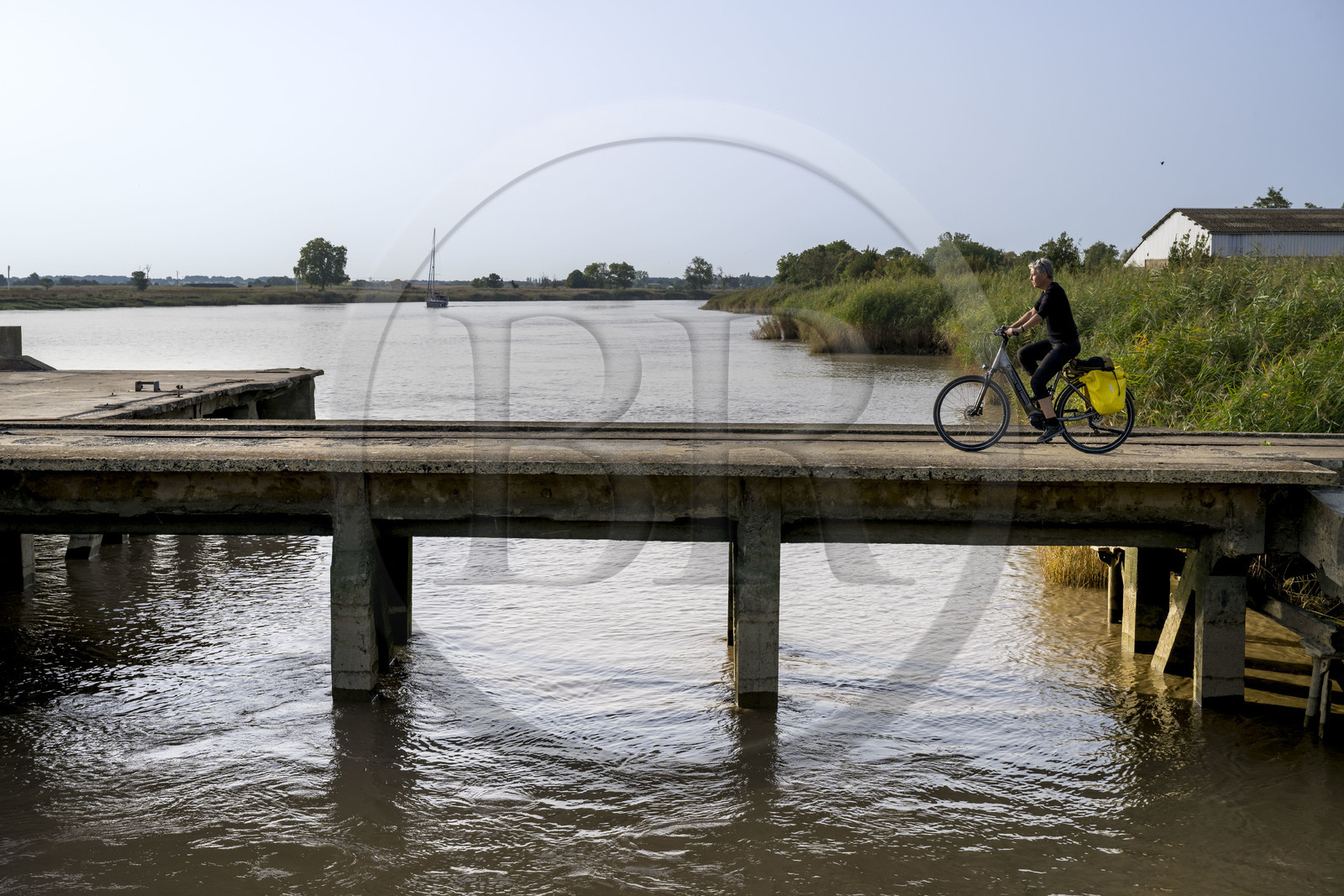 France, Charente-Maritime (17), Rochefort, les rives de la Charente en bordure de la Corderie Royale
