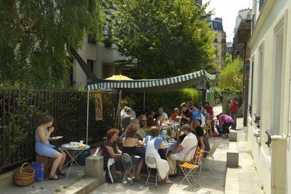 France, Paris, Menilmontant District, neighbour celebration in Passage des Soupirs