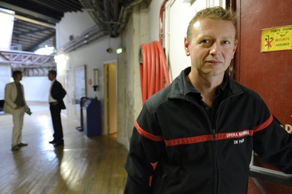 France, Paris (75), Opéra Garnier, un des pompiers de l'opéra