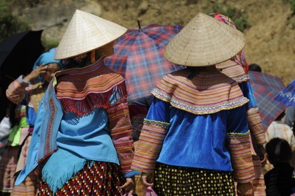 Vietnam, Lao Cai province, Bac Ha district, Can Cau market, women from the Flower Hmong minority