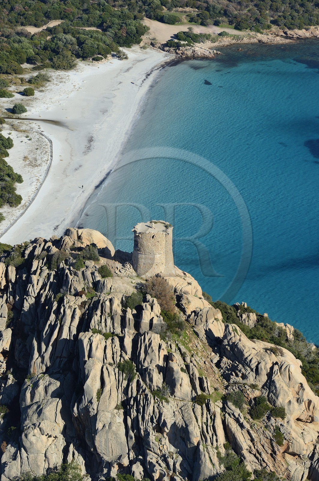 France, Corse-du-Sud (2A), le site naturel de Cala de Roccapina, la tour génoise de Roccapina (vue aérienne)