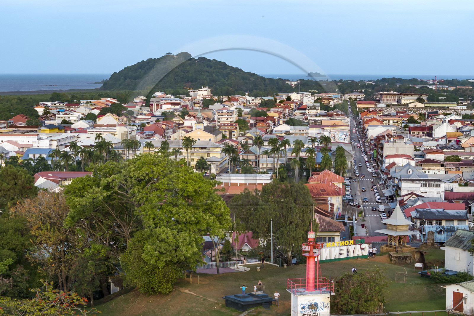 France, Guyane, Cayenne, vue sur la ville depuis le fort Cépérou au premier plan (vue aérienne)