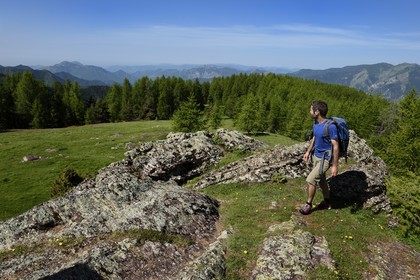 France, Alpes-Maritimes, parc national du Mercantour ( Mercantour national park), Haute-Vesubie, Gordolasque valley, views to the south and the sea, the hiking guide Gabriel Rougerie