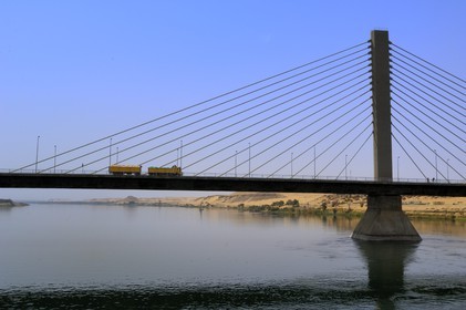 Egypte, Assouan, le pont à haubans rejoignant la rive ouest