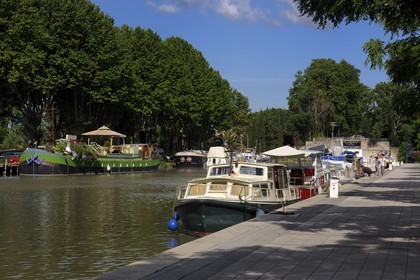 France, Herault, Beziers, Canal du Midi, listed as World Heritage by UNESCO, the Port Neuf (new port)
