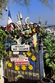 France, Hérault (34), Sète, quartier de la Pointe Courte, village de pêcheurs donnant sur l'étang de Thau, le quai Georges Brassens, cabanon de Josian Izoird