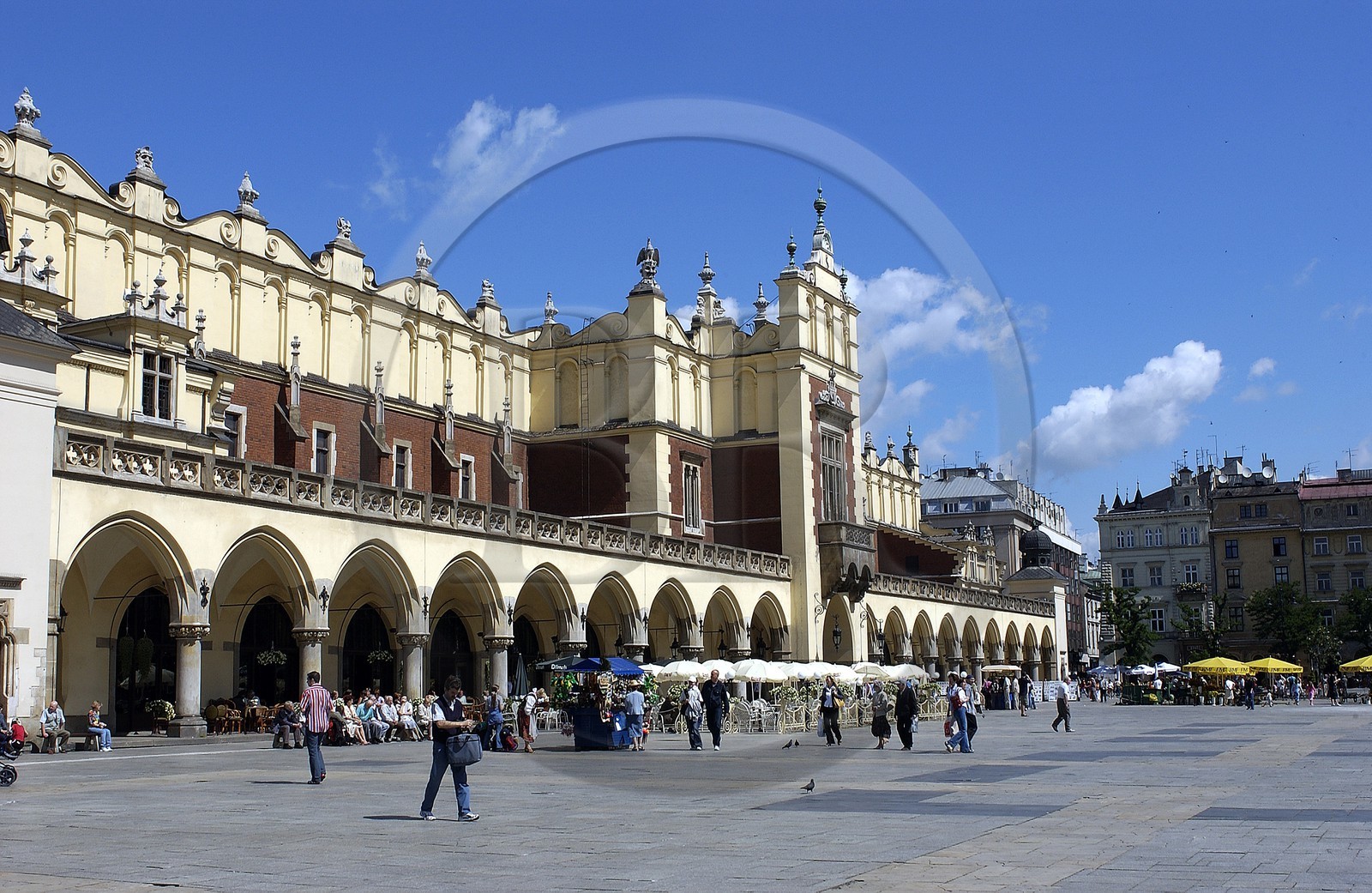 Pologne, région de la Petite-Pologne, Cracovie, vieille ville (Stare Miasto), la Halle aux Draps (Sukiennice) sur la place du Marché