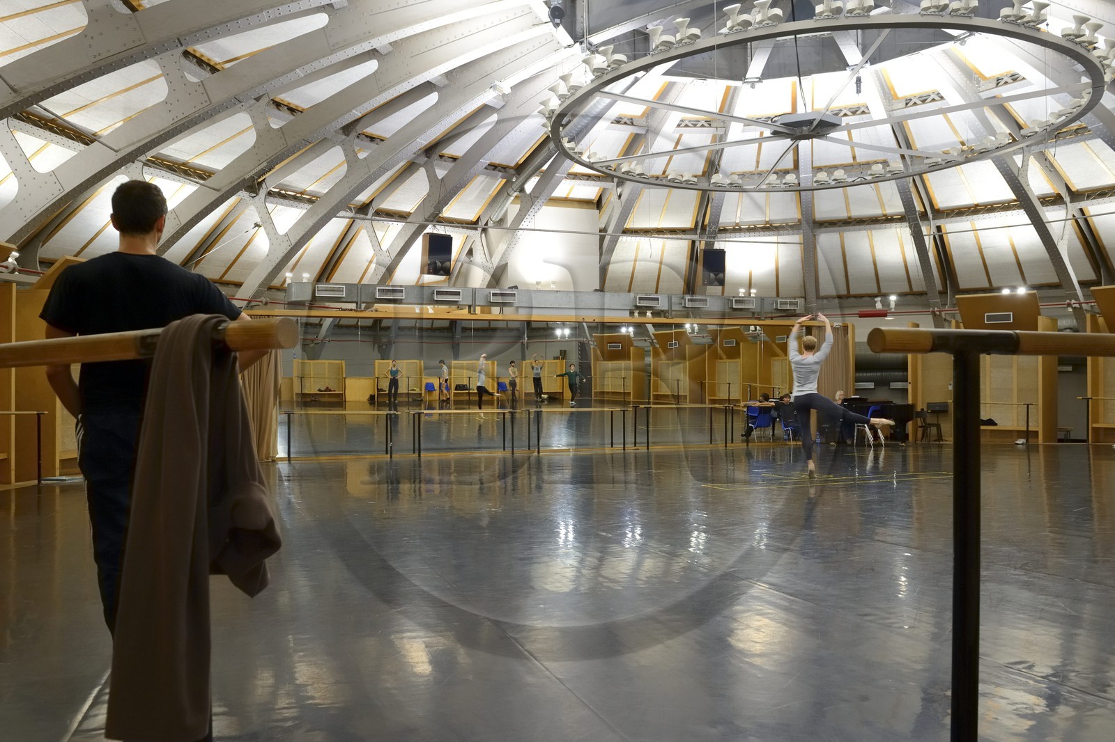 France, Paris (75), Opéra Garnier, une repetition sous la coupole de la grande rotonde, la plus grande salle de répétition Petipa est équipée d’un plateau à l’ita­lienne incliné