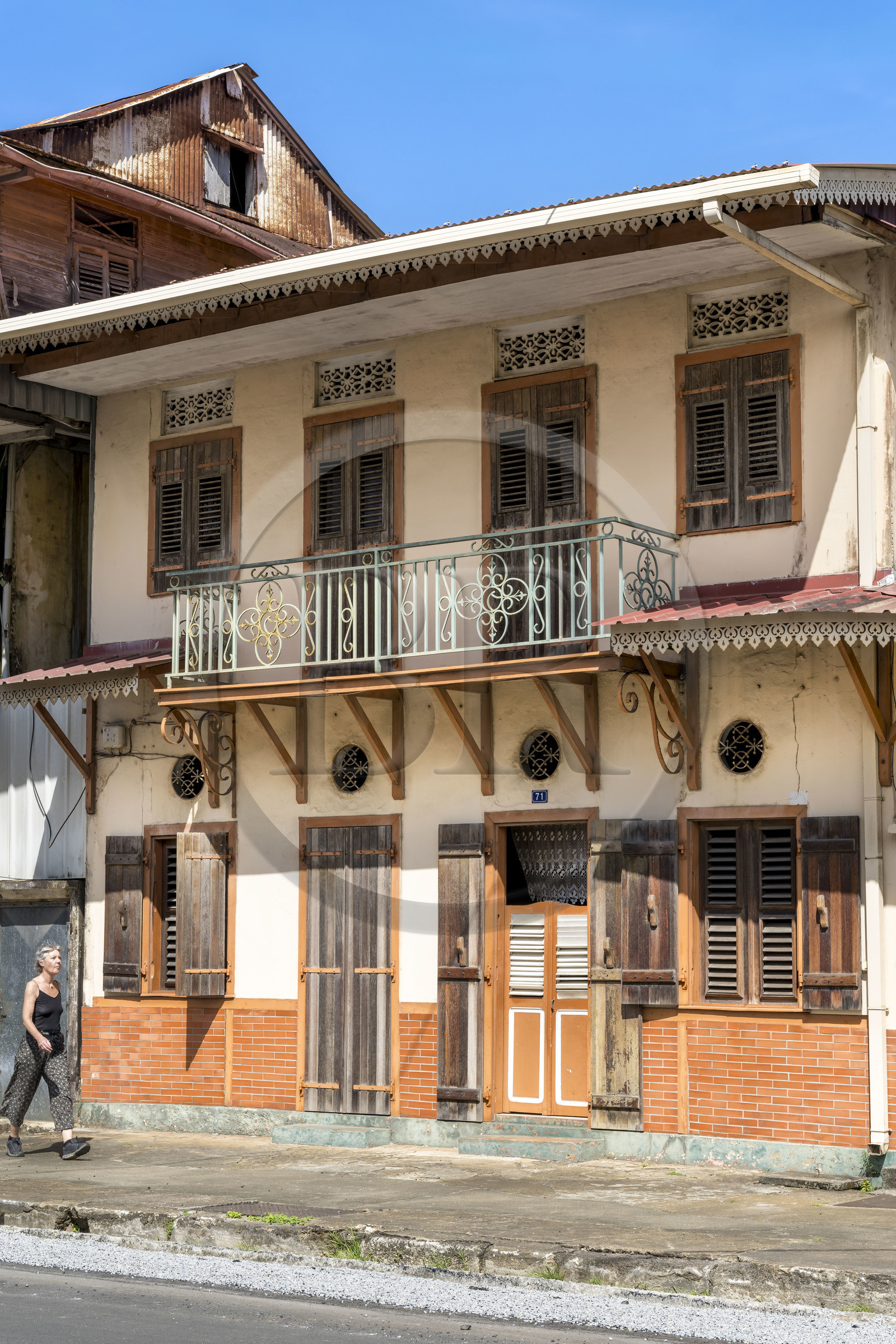 France, Guyane, Cayenne, maison traditionnelle de style colonial dans la vieille ville rue Héder