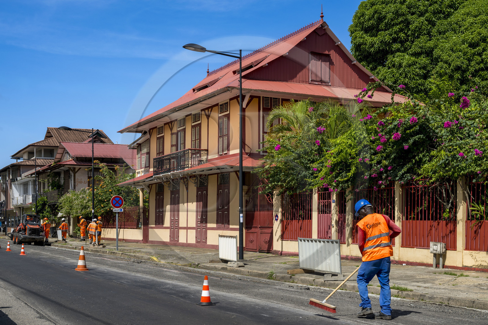 France, Guyane, Cayenne, maison traditionnelle de style colonial dans la vieille ville rue Héder