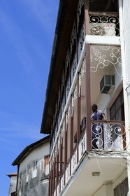 Tanzanie, archipel de Zanzibar, île de Unguja (Zanzibar), ville de Zanzibar, quartier Stone Town, classé Patrimoine Mondial de l' UNESCO, balcon d'une maison traditionnelle