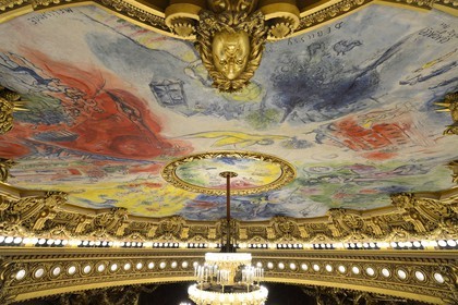 France, Paris (75), Opéra Garnier, la coupole du plafond décoré par Marc Chagall dans la grande salle