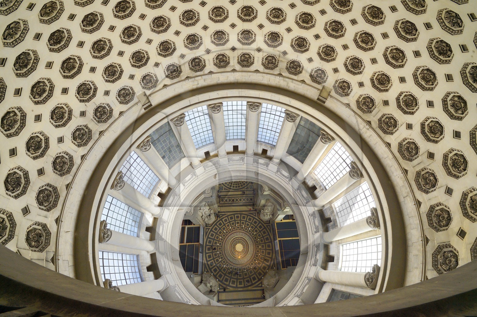 France, Paris (75), le Panthéon, le pendule de Foucault sous le dôme (tour-lanterne) dans la nef