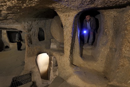 Turquie, Anatolie Centrale, province de Nevsehir, Cappadoce classée Patrimoine Mondial de l'UNESCO, ville sousterraine de Kaymakli de huit niveaux