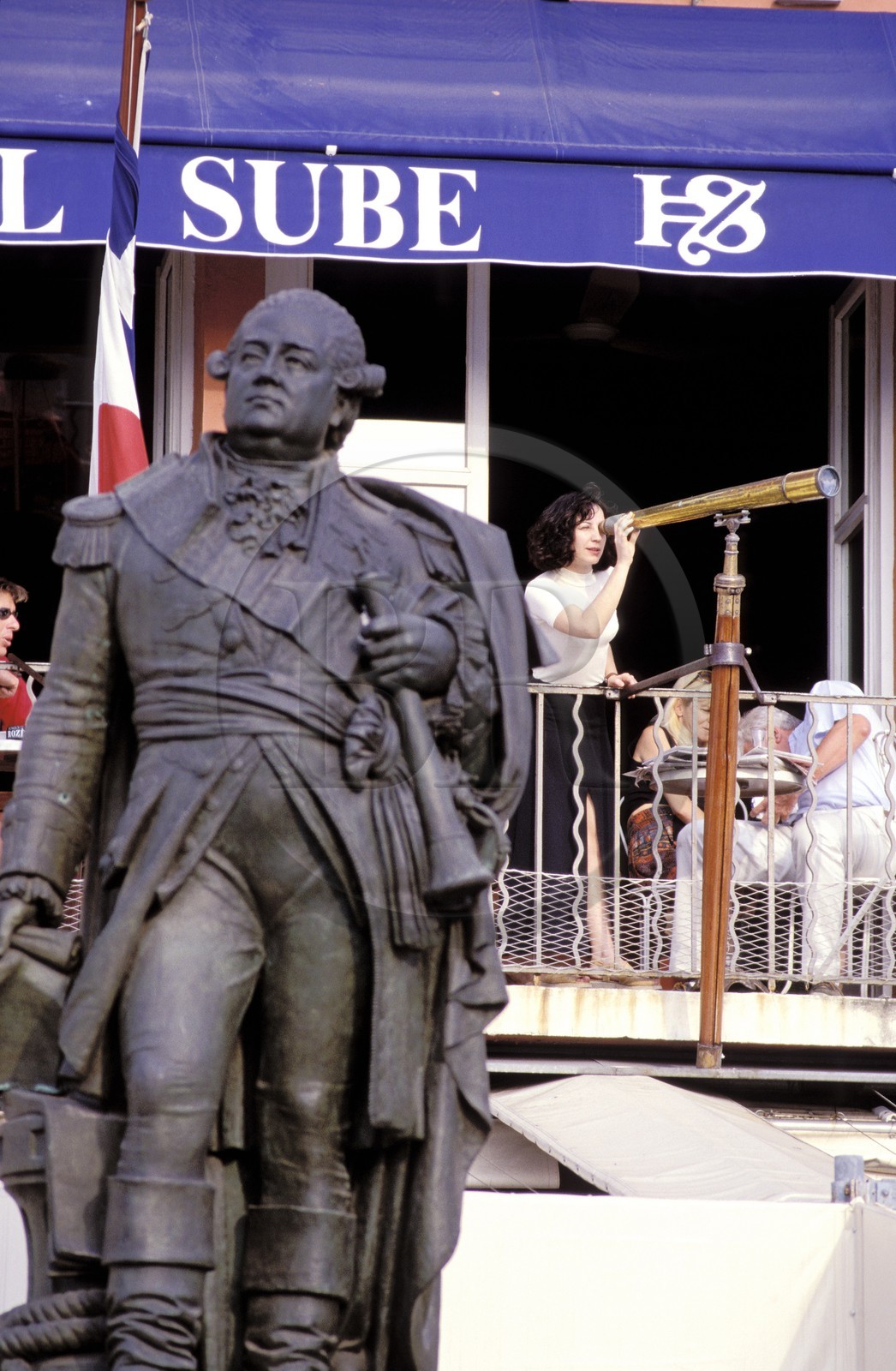 France, Var (83), Saint-Tropez, l' hôtel Sube, quai Suffren, statue de Suffren