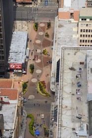 Afrique du Sud, province de Gauteng, Johannesburg, CBD (Central Business District), vue du centre ville depuis la tour du Carlton Center, rue piétonne Fox street