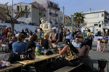 France, Hérault (34), Sète, la place de l'Hospitalet dans le Quartier Haut, rencontres franco-africaines Quartier Haut en Couleurs organisées par des associations locales
