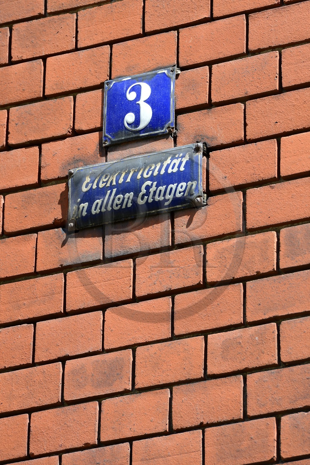 France, Bas Rhin, Strasbourg, Neustadt district dating from the german period, panel in german indicating Electricity at all floors