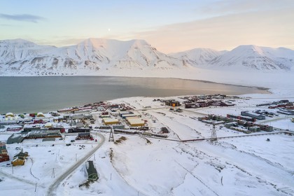 Norway, Svalbard, Spitzbergen, the city of Longyearbyen on the edge of the Adventfjorden (aerial view)