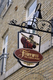 Canada, province de Québec, ville de Québec, Vieux-Québec classé Patrimoine Mondial de l'UNESCO, magasin de fourrures dans la partie basse de la vieille ville