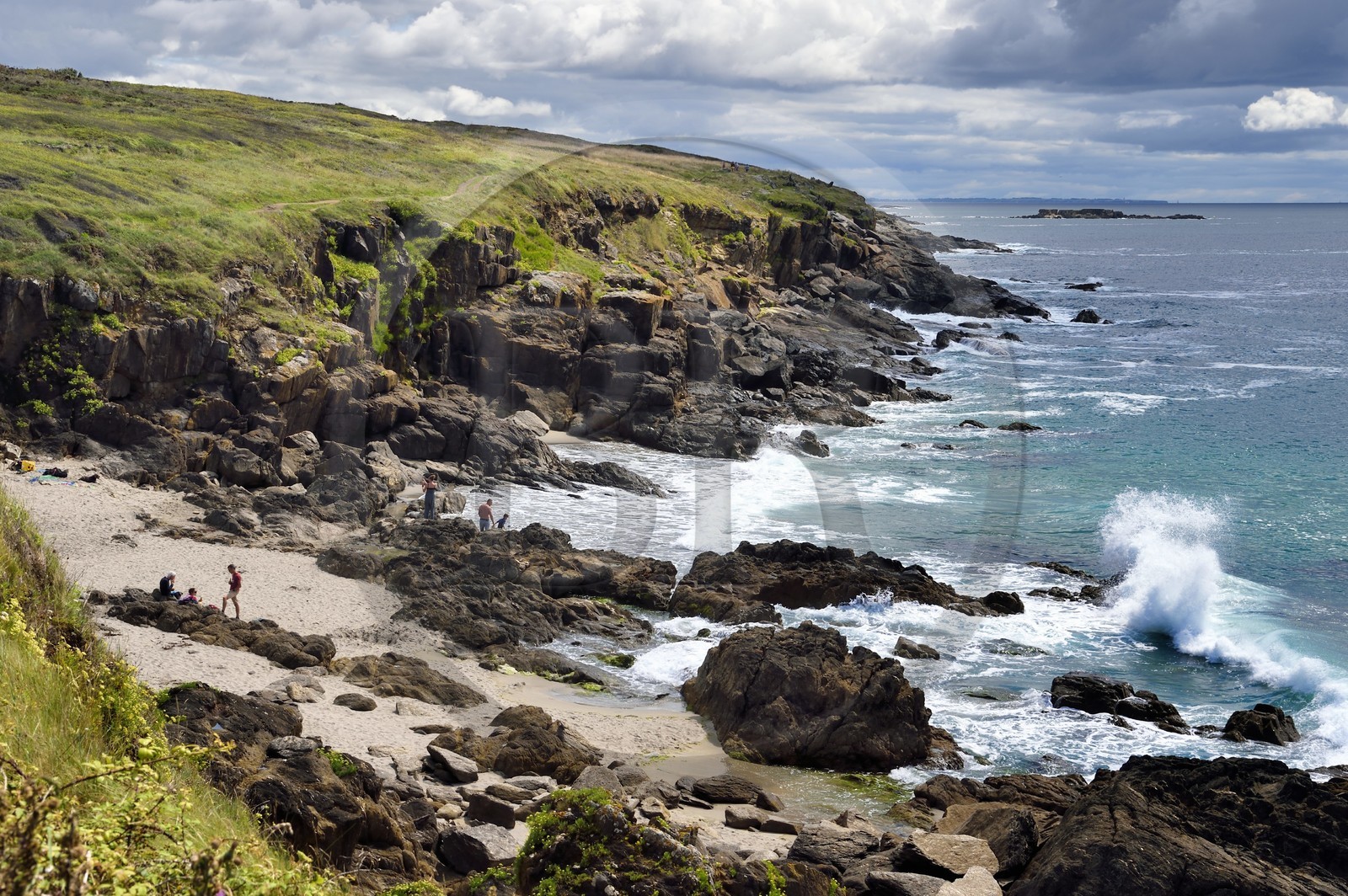 France, Finistère (29), Moelan-sur-Mer, le littoral entre Kerfany les Pins et la plage de Trenez sur le chemin de Grande Randonnée GR 34 ou sentier des douaniers